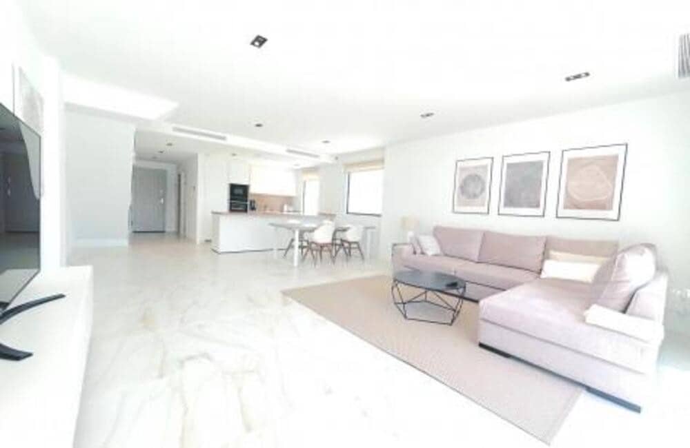 4 quarto Moradia Geminada para arrendar em Estepona com piscina garagem - 4 500 € (Ref: 9547402)