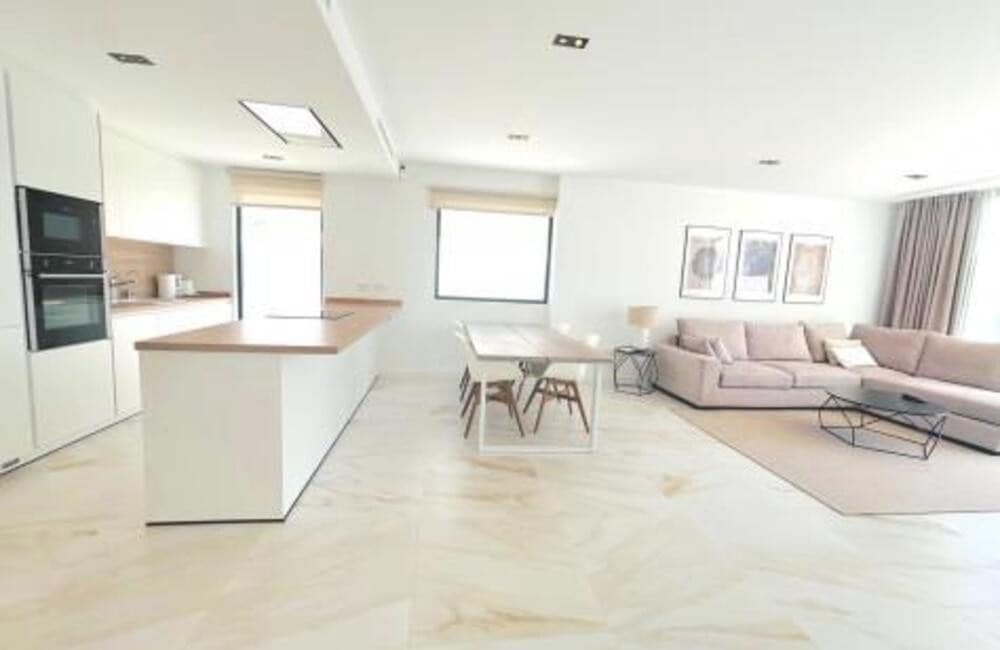 4 quarto Moradia Geminada para arrendar em Estepona com piscina garagem - 4 500 € (Ref: 9547402)