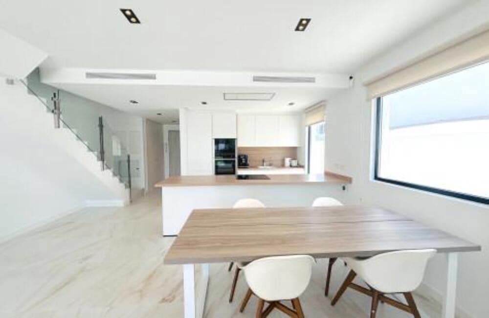 4 quarto Moradia Geminada para arrendar em Estepona com piscina garagem - 4 500 € (Ref: 9547402)