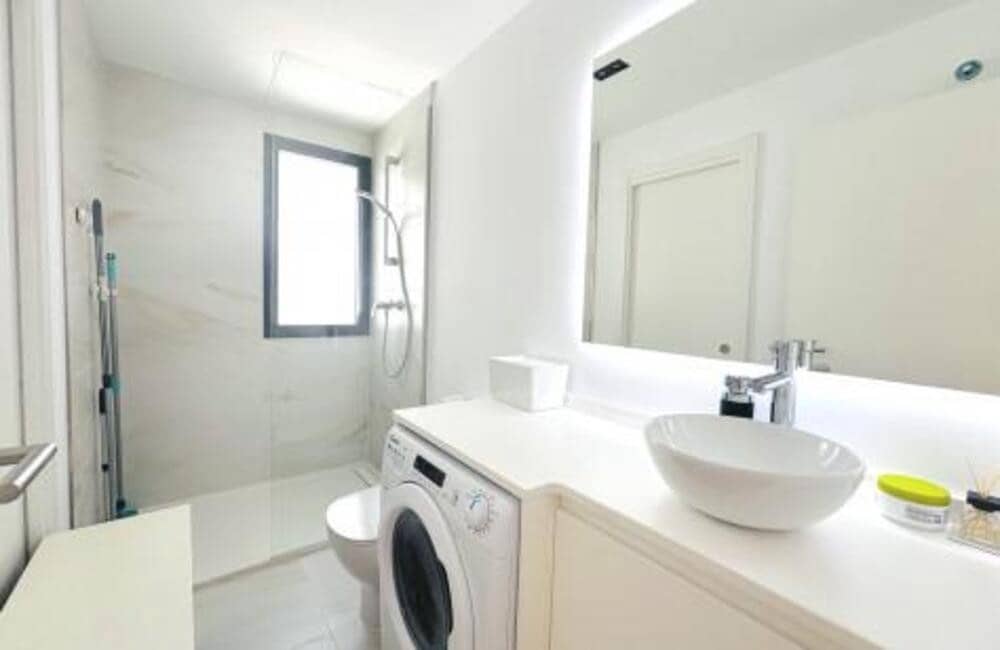 4 quarto Moradia Geminada para arrendar em Estepona com piscina garagem - 4 500 € (Ref: 9547402)