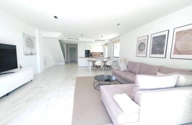 4 camera da letto Villetta Bifamiliare da affittare in Sotoserena, Estepona con piscina garage - 4.500 € (Rif: 9547402)