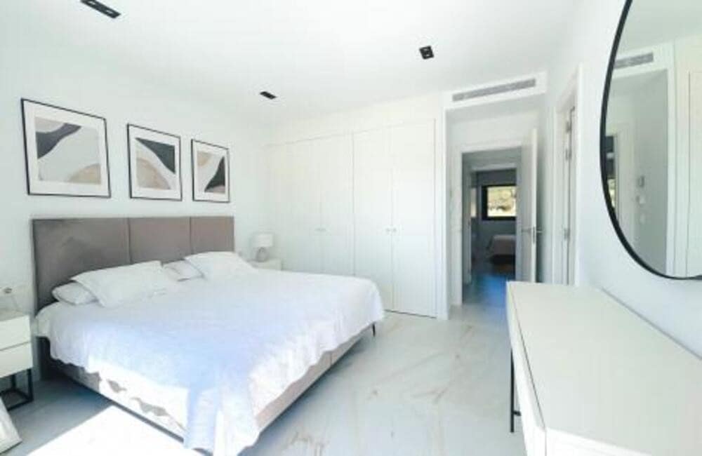 4 quarto Moradia Geminada para arrendar em Estepona com piscina garagem - 4 500 € (Ref: 9547402)