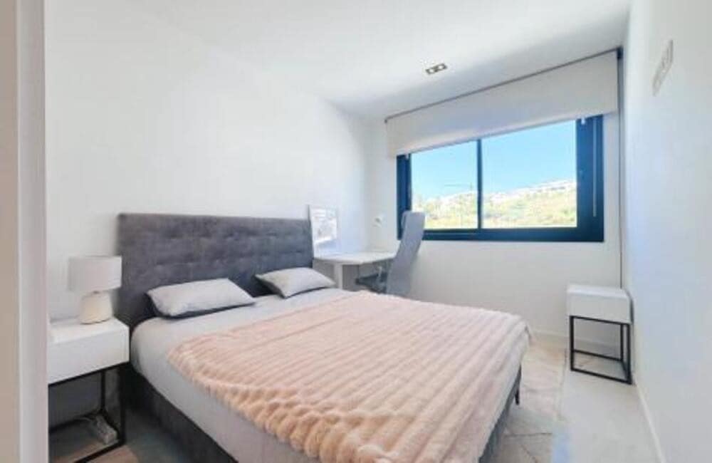 4 quarto Moradia Geminada para arrendar em Estepona com piscina garagem - 4 500 € (Ref: 9547402)