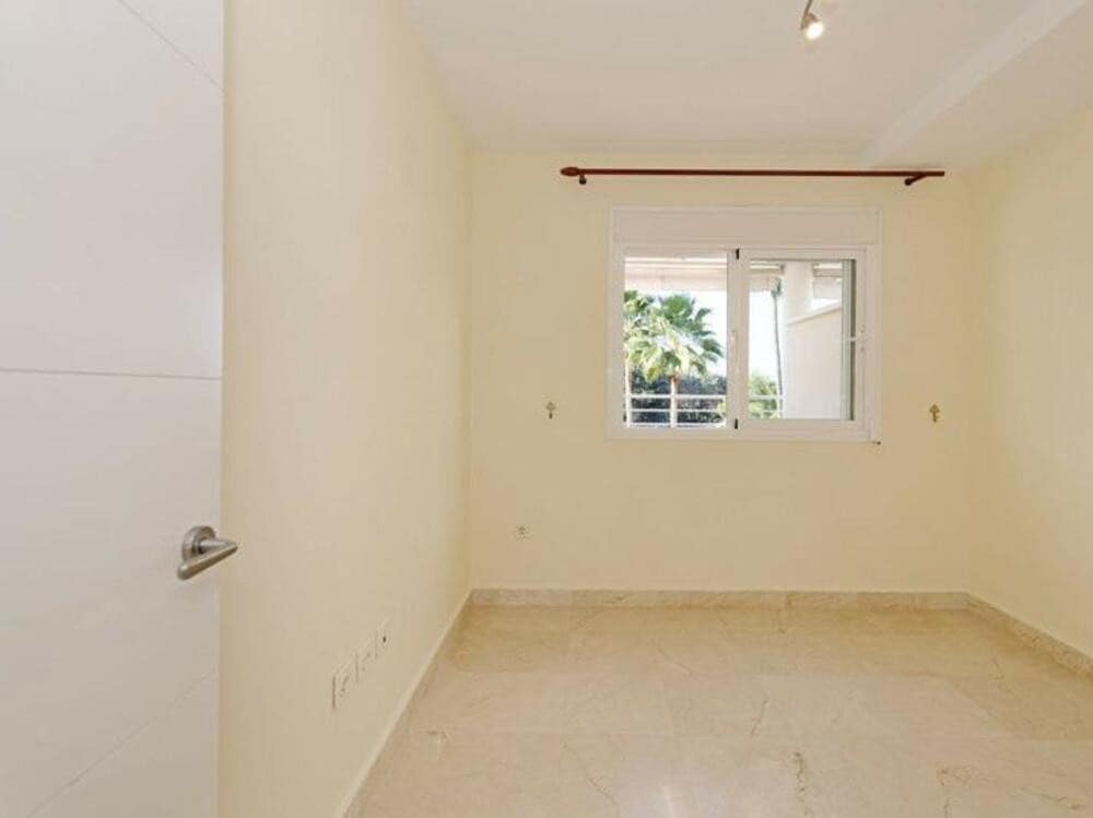 4 soveværelse Penthouse til salg i New Golden Mile med swimmingpool - € 690.000 (Ref: 9547403)