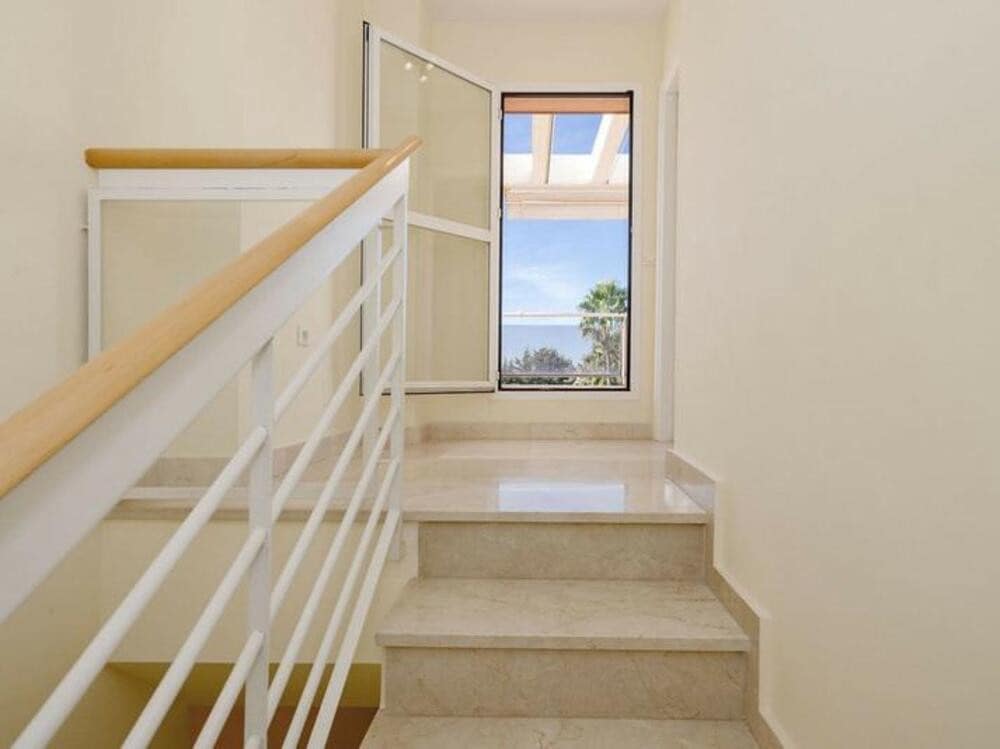 4 soveværelse Penthouse til salg i New Golden Mile med swimmingpool - € 690.000 (Ref: 9547403)