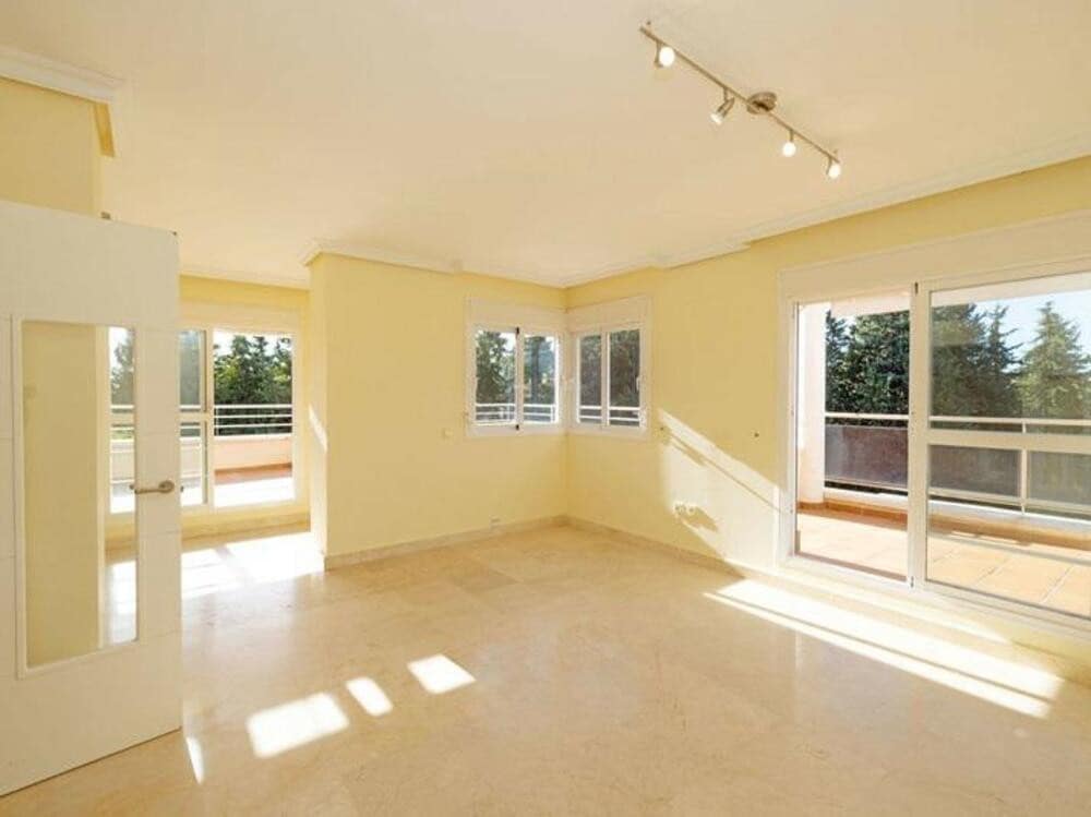 4 soveværelse Penthouse til salg i New Golden Mile med swimmingpool - € 690.000 (Ref: 9547403)