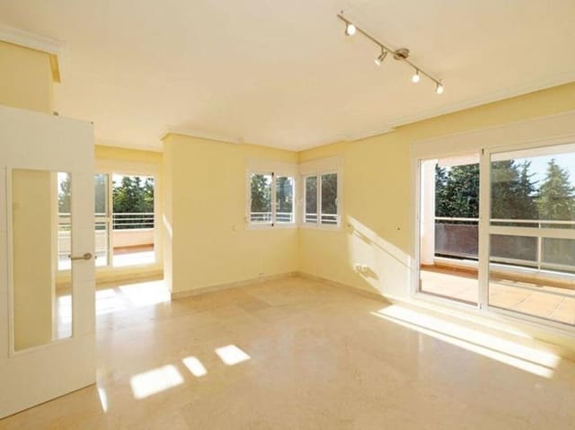 4 chambre Penthouse à vendre à Sotoserena, Estepona avec piscine - 690 000 € (Ref: 9547403)