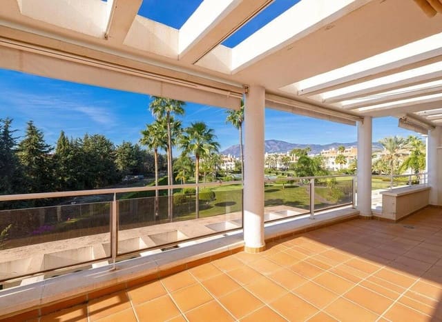 4 chambre Penthouse à vendre à Sotoserena, Estepona avec piscine - 690 000 € (Ref: 9547403)