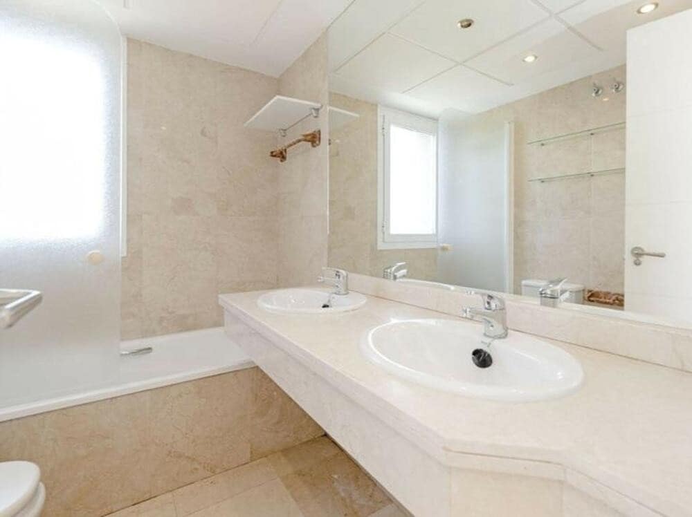 4 quarto Penthouse para venda em New Golden Mile com piscina - 690 000 € (Ref: 9547403)