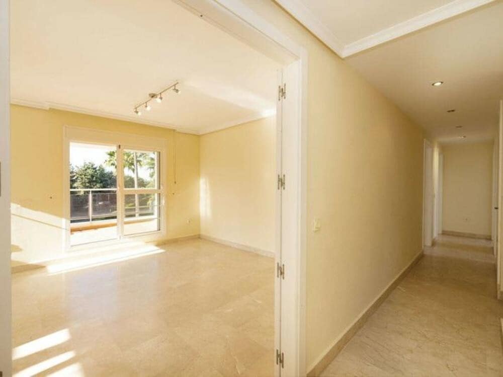 4 quarto Penthouse para venda em New Golden Mile com piscina - 690 000 € (Ref: 9547403)