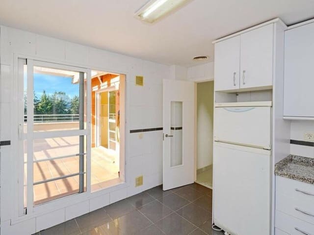 4 chambre Penthouse à vendre à Sotoserena, Estepona avec piscine - 690 000 € (Ref: 9547403)