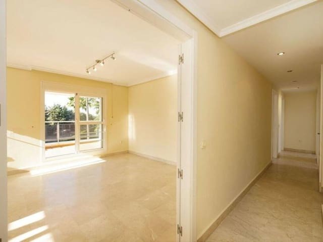 4 chambre Penthouse à vendre à Sotoserena, Estepona avec piscine - 690 000 € (Ref: 9547403)