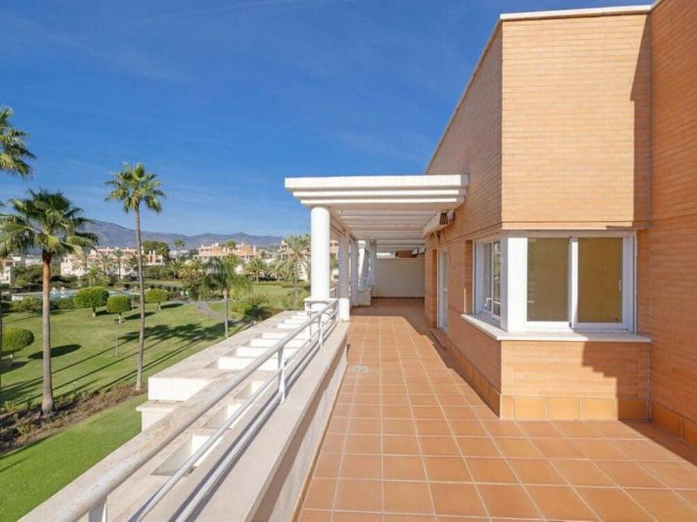 4 quarto Penthouse para venda em New Golden Mile com piscina - 690 000 € (Ref: 9547403)