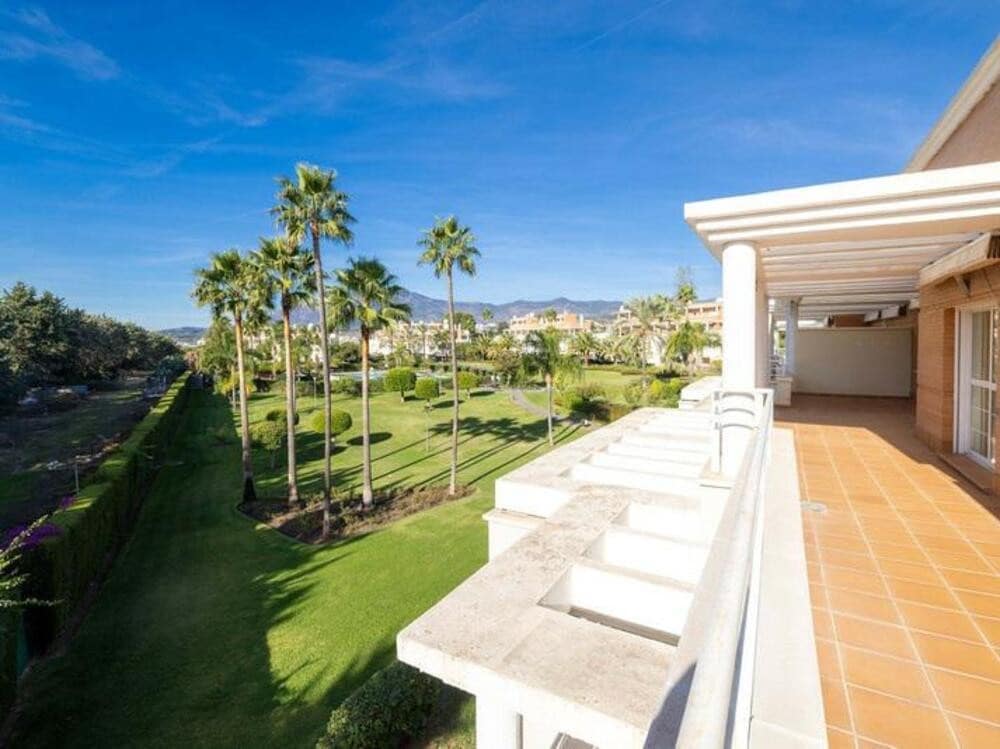 4 quarto Penthouse para venda em New Golden Mile com piscina - 690 000 € (Ref: 9547403)