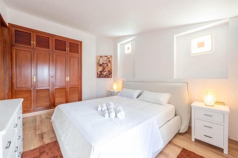 8 bedroom Villa for rent in Benahavis with pool garage - € 18,000 (Ref: 9550422)