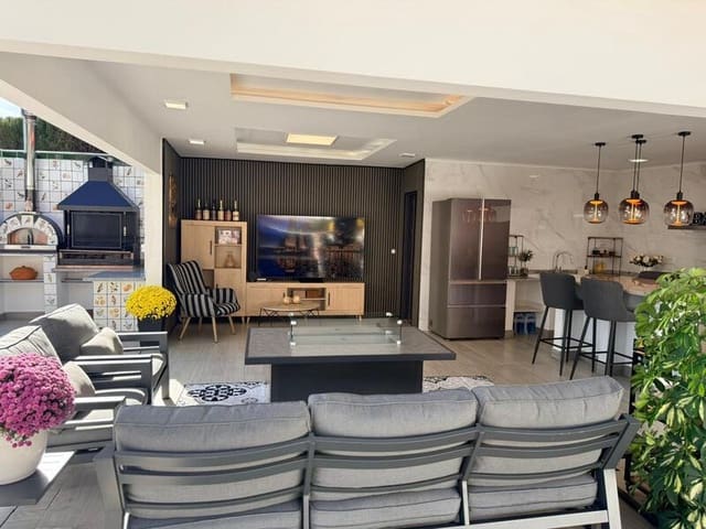 8 bedroom Villa for rent in El Paraíso, Benahavís with pool garage - € 18,000 (Ref: 9550422)