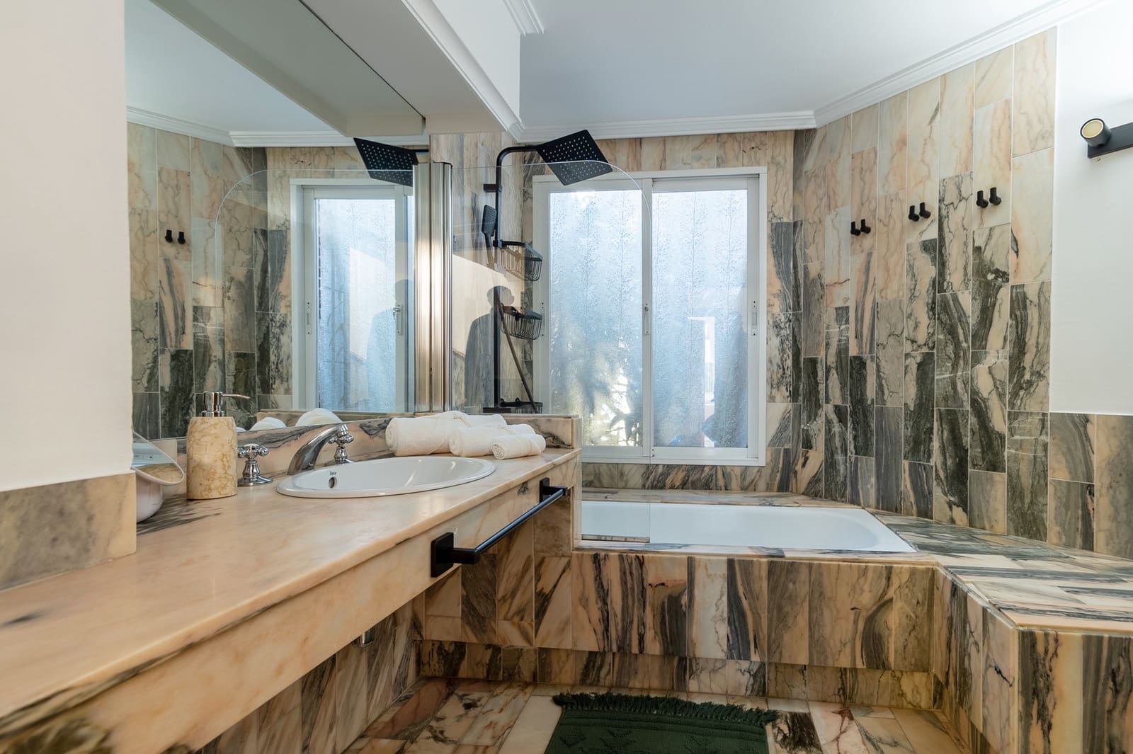 8 bedroom Villa for rent in Benahavis with pool garage - € 18,000 (Ref: 9550422)