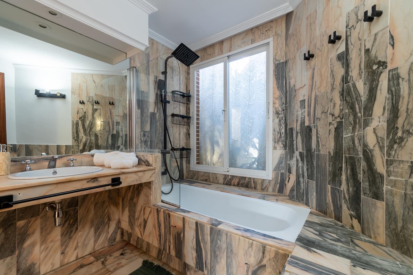 8 bedroom Villa for rent in Benahavis with pool garage - € 18,000 (Ref: 9550422)