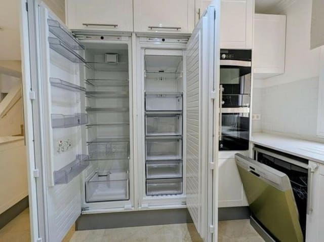 4 soverom Hus til leie i Puerto Banus, Marbella med svømmebasseng garasje - € 4 000 (Ref: 9550423)