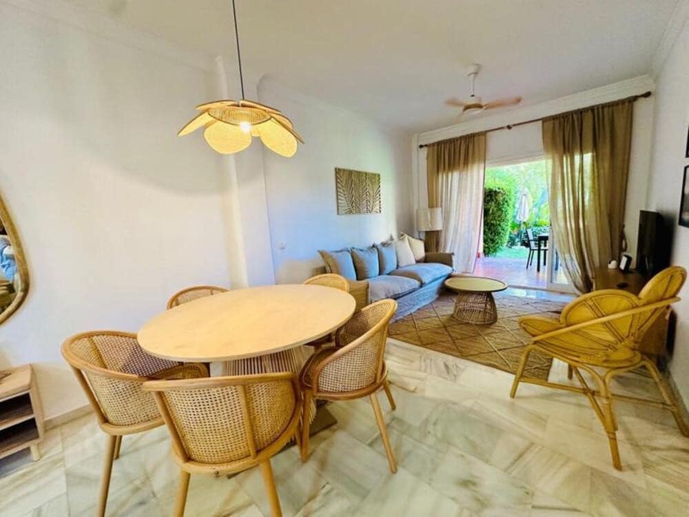 3 soveværelse Lejlighed til leje i Marbella med swimmingpool garage - € 2.600 (Ref: 9550424)