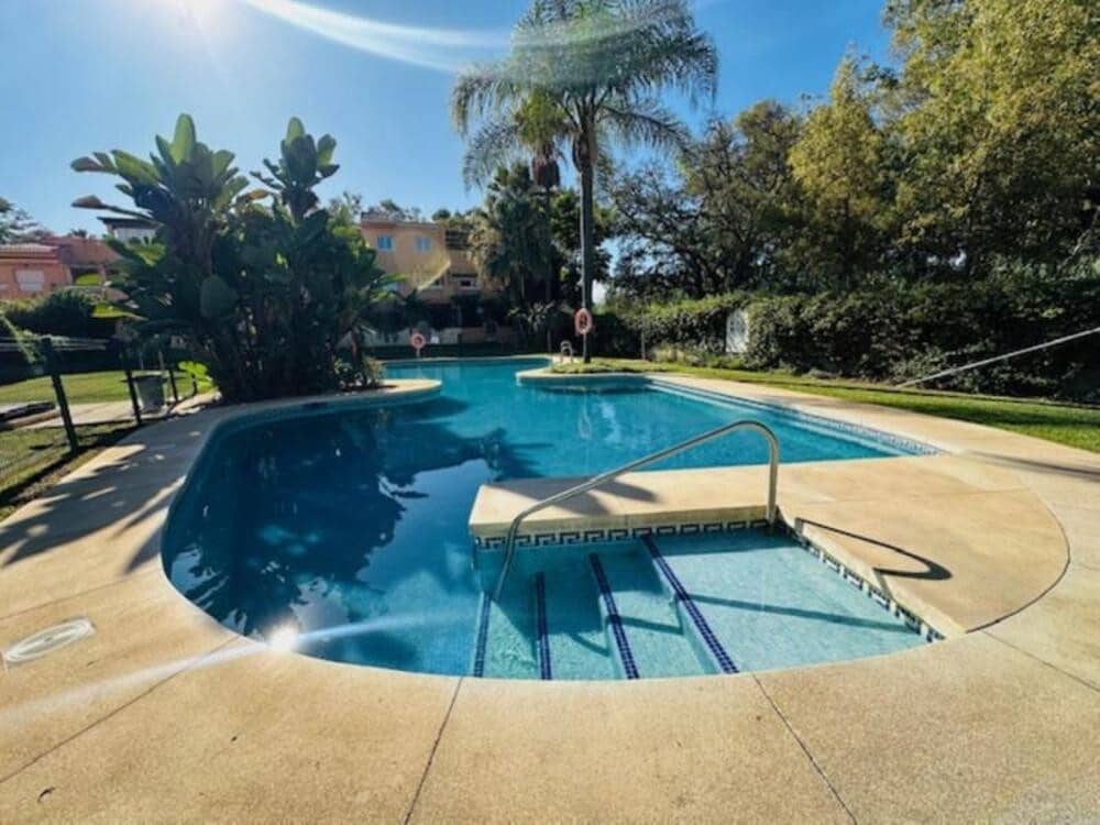 3 soveværelse Lejlighed til leje i Marbella med swimmingpool garage - € 2.600 (Ref: 9550424)