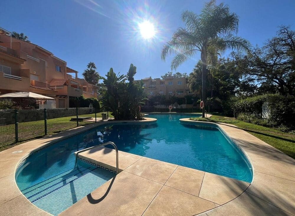 3 soveværelse Lejlighed til leje i Marbella med swimmingpool garage - € 2.600 (Ref: 9550424)