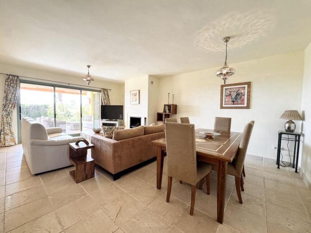 3 soveværelse Lejlighed til salg i Los Flamingos med swimmingpool - € 695.000 (Ref: 9550426)