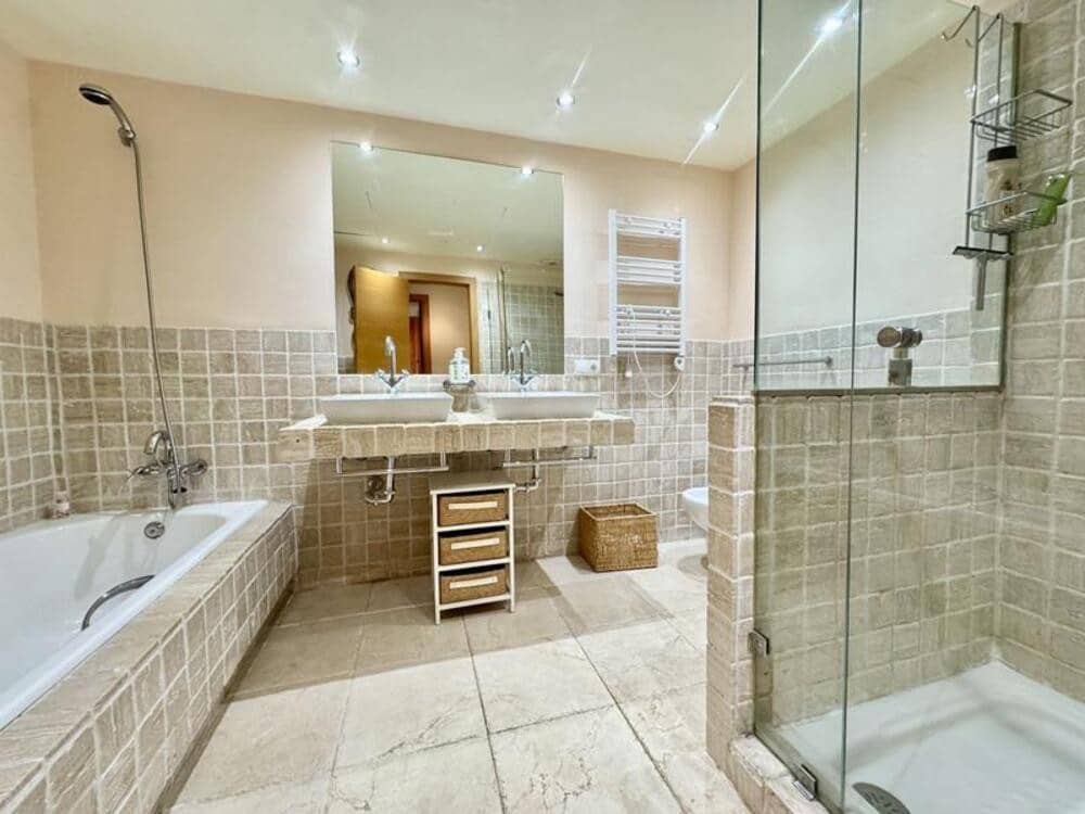 Apartamento de 3 habitaciones en Los Flamingos en venta con piscina - 675.000 € (Ref: 9550426)