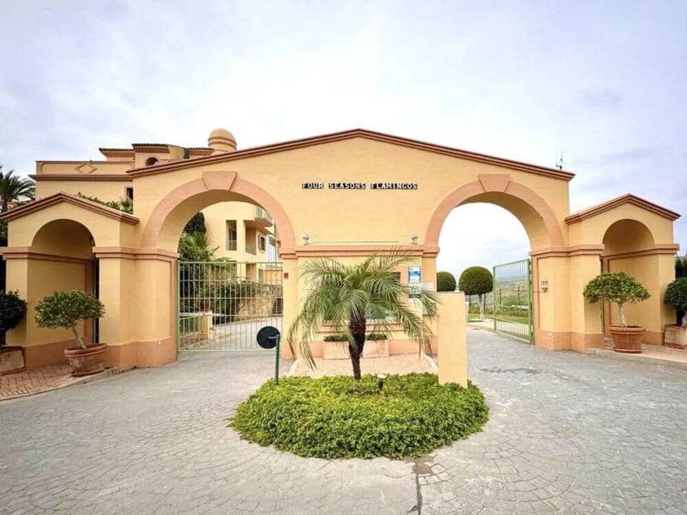 Apartamento de 3 habitaciones en Los Flamingos en venta con piscina - 675.000 € (Ref: 9550426)
