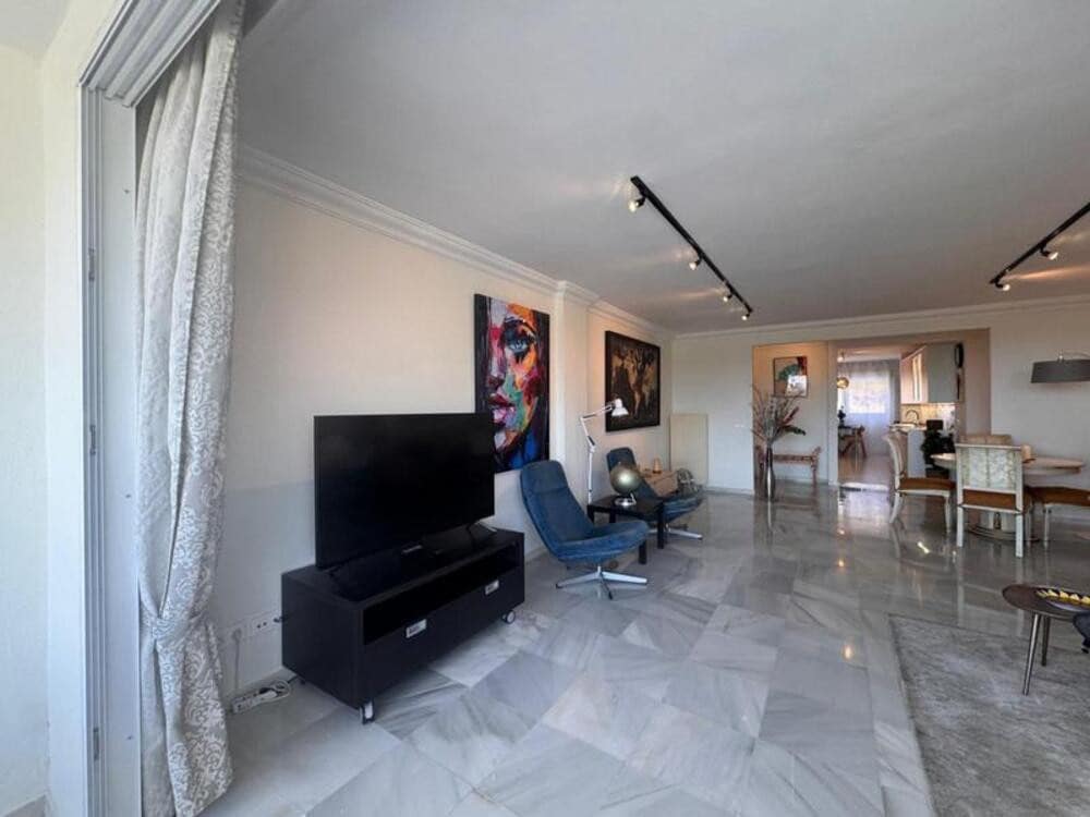 3 quarto Apartamento para arrendar em Marbella com piscina garagem - 2 600 € (Ref: 9554392)