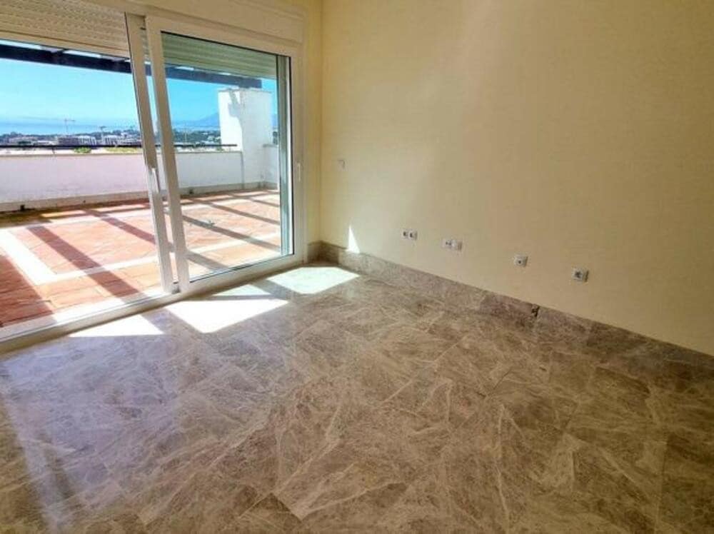 3 soverom Leilighet til leie i Marbella med svømmebasseng garasje - € 2 900 (Ref: 9554393)