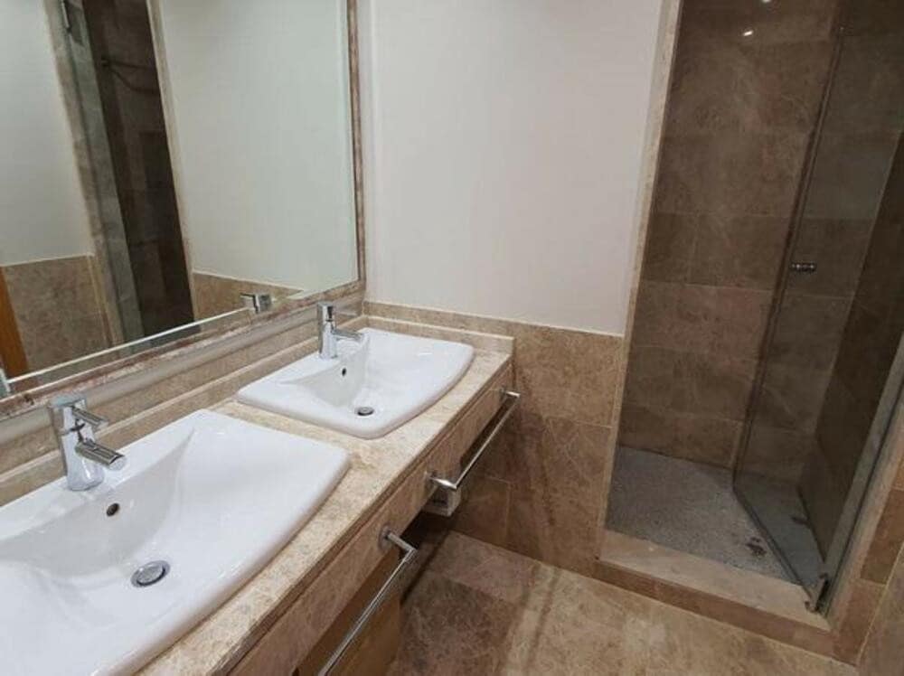 3 soverom Leilighet til leie i Marbella med svømmebasseng garasje - € 2 900 (Ref: 9554393)