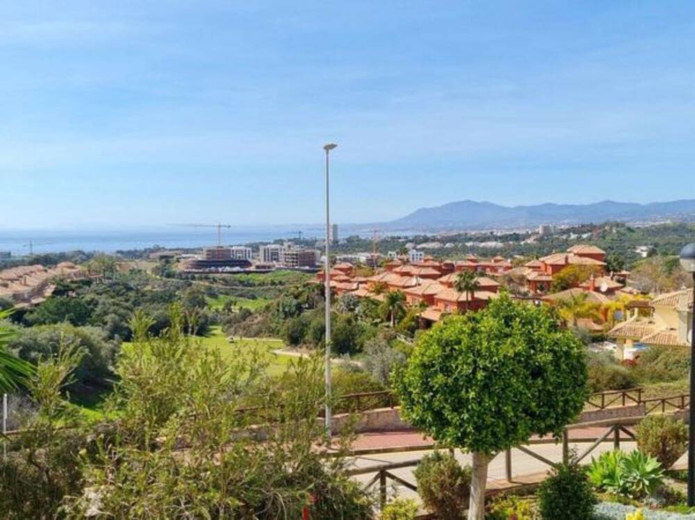 3 soverom Leilighet til leie i Marbella med svømmebasseng garasje - € 2 900 (Ref: 9554393)