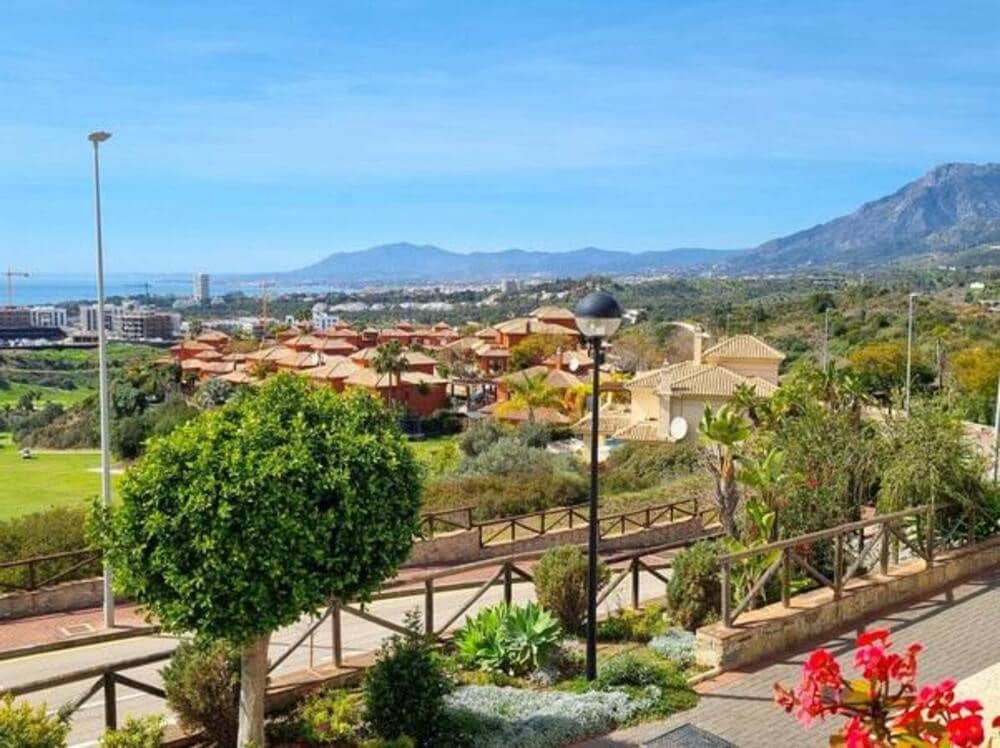 3 soverom Leilighet til leie i Marbella med svømmebasseng garasje - € 2 900 (Ref: 9554393)