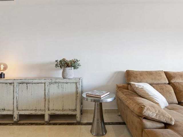 3 soverom Leilighet til salgs i Los Arqueros - Puerto del Almendro, Benahavís med svømmebasseng garasje - € 690 000 (Ref: 9554394)