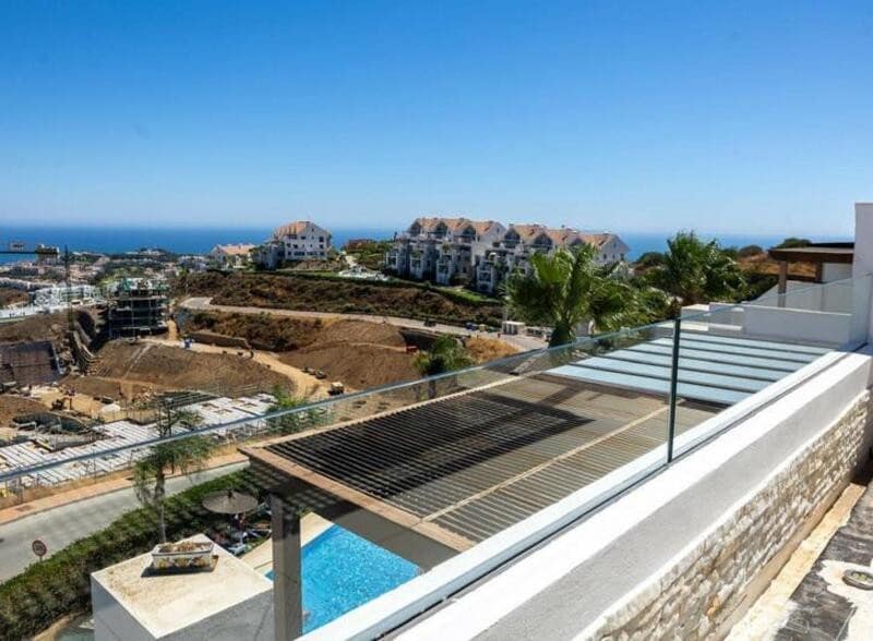 5 soveværelse Penthouse til leje i La Cala de Mijas med swimmingpool garage - € 3.200 (Ref: 9554395)