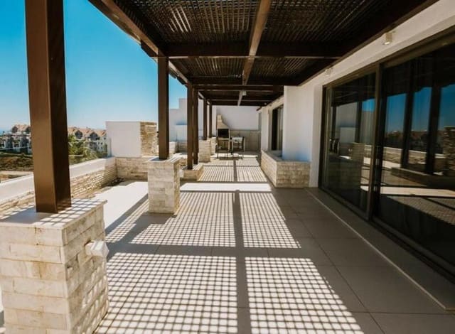 5 soveværelse Penthouse til leje i La Cala de Mijas, Mijas med swimmingpool garage - € 3.200 (Ref: 9554395)