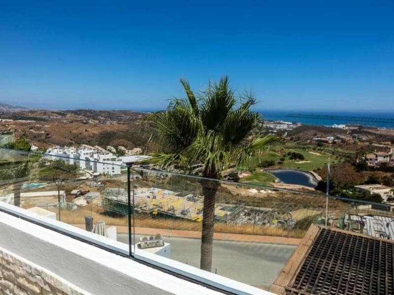 5 soveværelse Penthouse til leje i La Cala de Mijas med swimmingpool garage - € 3.200 (Ref: 9554395)