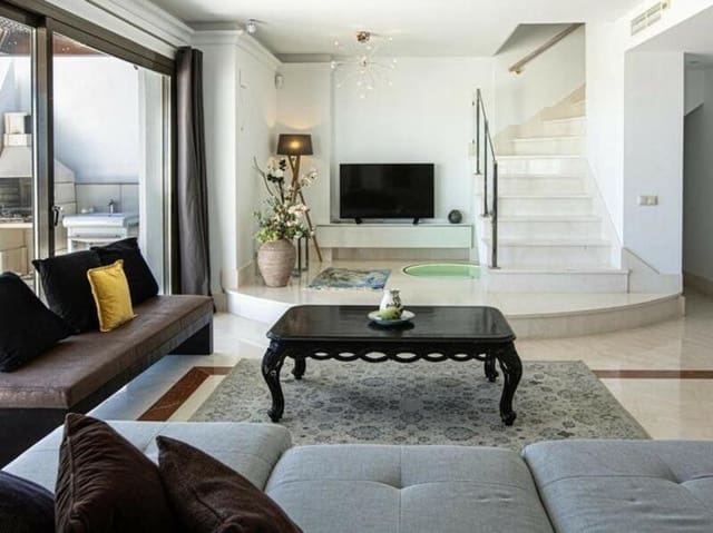 5 soveværelse Penthouse til leje i La Cala de Mijas, Mijas med swimmingpool garage - € 3.200 (Ref: 9554395)