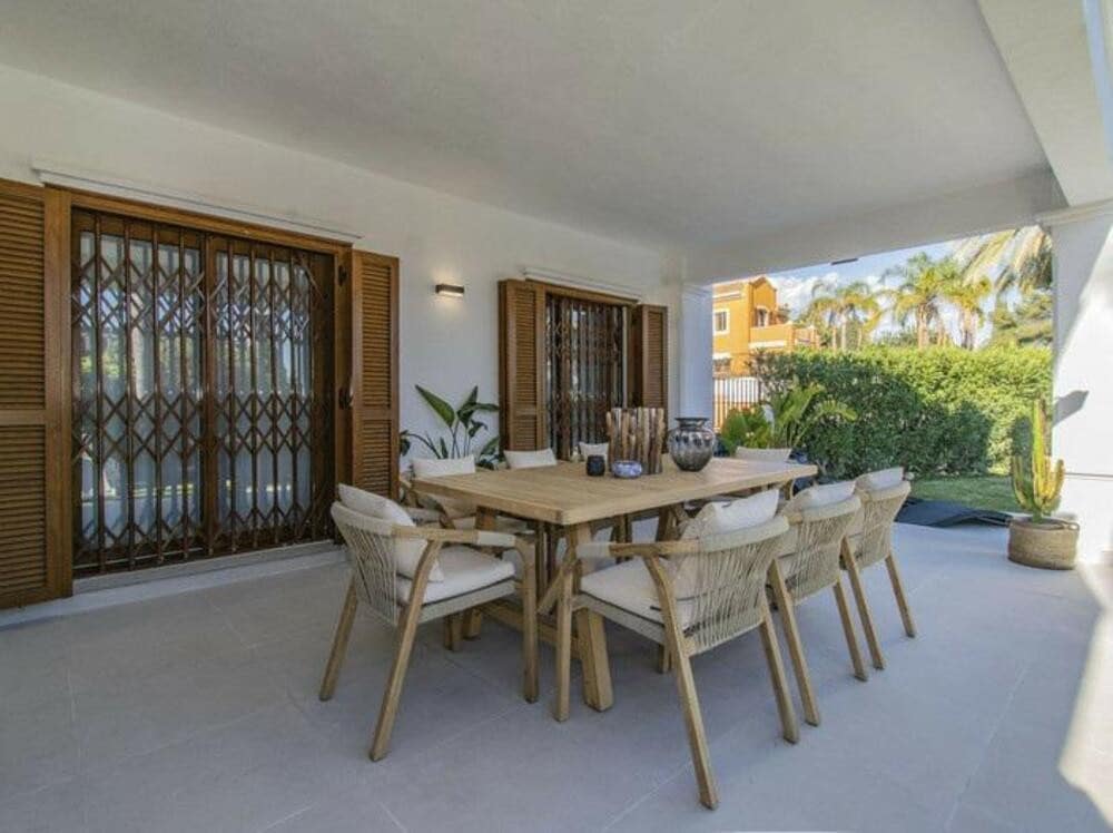 5 quarto Moradia para venda em Marbella com piscina garagem - 1 995 000 € (Ref: 9554396)