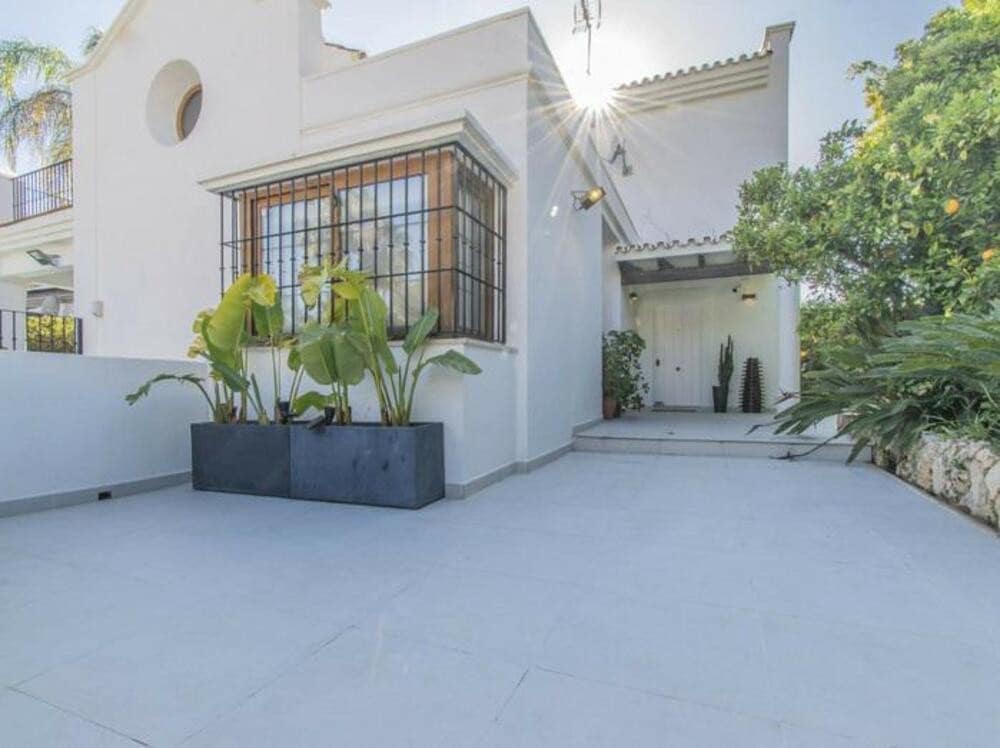 5 quarto Moradia para venda em Marbella com piscina garagem - 1 995 000 € (Ref: 9554396)