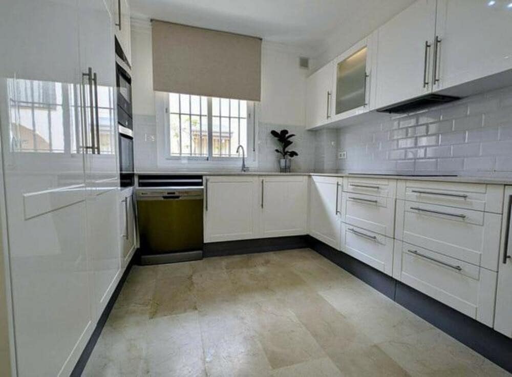 4 slaapkamer Huis te huur in Puerto Banus met zwembad garage - € 4.000 (Ref: 9554398)