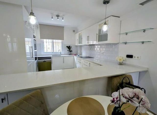 4 slaapkamer Huis te huur in Puerto Banus, Marbella met zwembad garage - € 4.000 (Ref: 9554398)