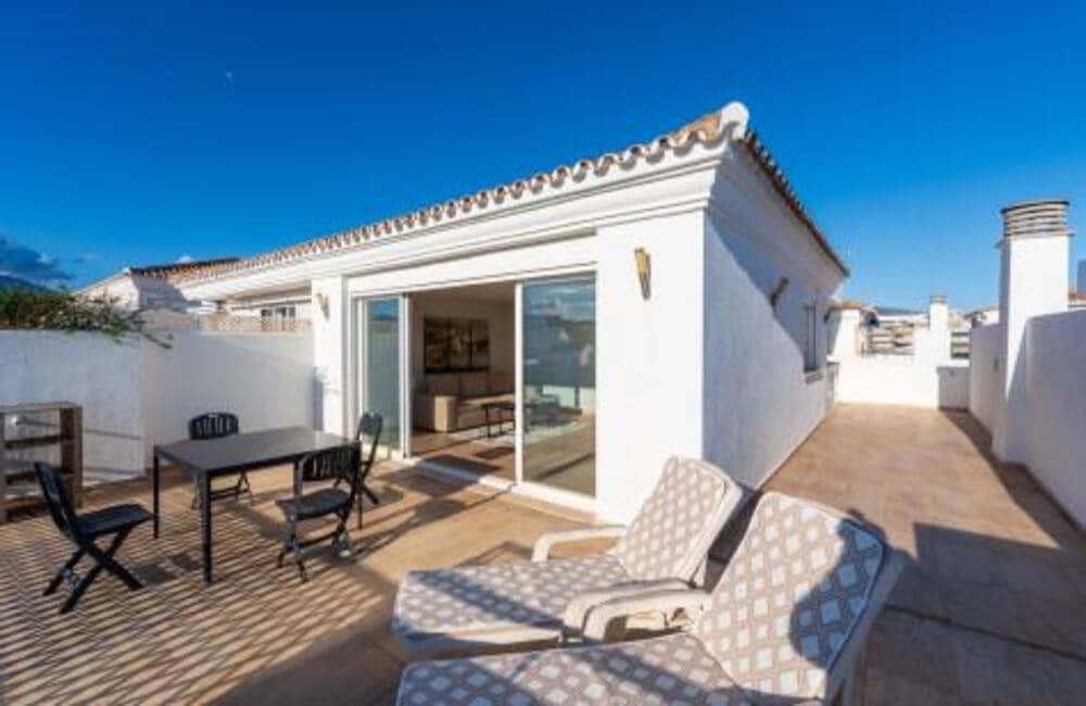 3 makuuhuone Kattohuoneisto vuokrattavana paikassa Marbella mukana uima-altaan 
autotalli - 3 500 € (Ref: 9560696)