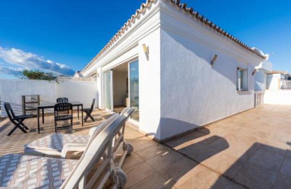 3 makuuhuone Kattohuoneisto vuokrattavana paikassa Marbella mukana uima-altaan 
autotalli - 3 500 € (Ref: 9560696)