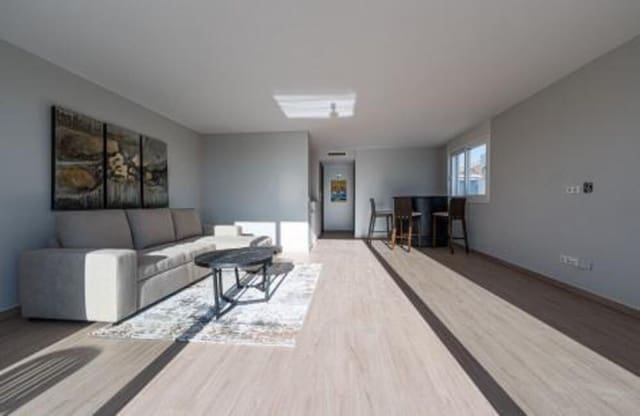 3 makuuhuone Kattohuoneisto vuokrattavana paikassa Puerto Banus, Marbella mukana uima-altaan 
autotalli - 3 500 € (Ref: 9560696)