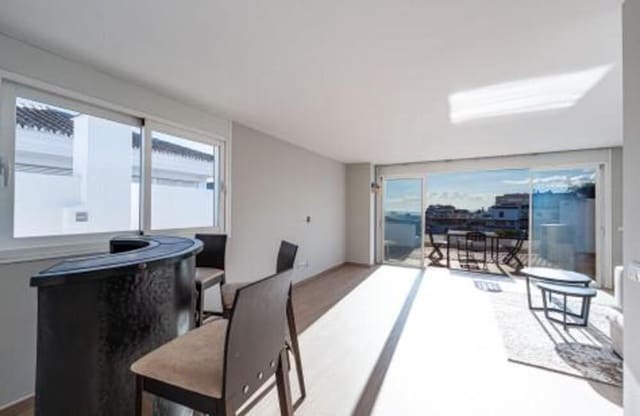 3 makuuhuone Kattohuoneisto vuokrattavana paikassa Puerto Banus, Marbella mukana uima-altaan 
autotalli - 3 500 € (Ref: 9560696)