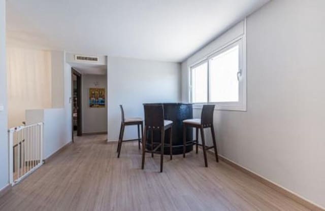 3 makuuhuone Kattohuoneisto vuokrattavana paikassa Puerto Banus, Marbella mukana uima-altaan 
autotalli - 3 500 € (Ref: 9560696)