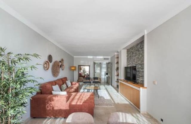 3 makuuhuone Kattohuoneisto vuokrattavana paikassa Puerto Banus, Marbella mukana uima-altaan 
autotalli - 3 500 € (Ref: 9560696)