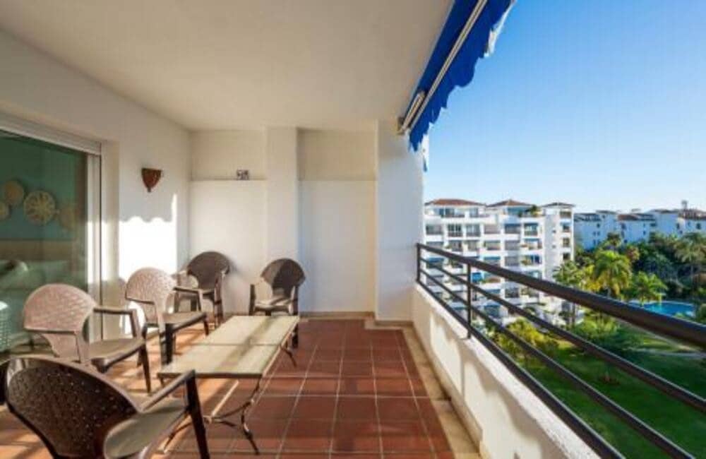 3 makuuhuone Kattohuoneisto vuokrattavana paikassa Marbella mukana uima-altaan 
autotalli - 3 500 € (Ref: 9560696)